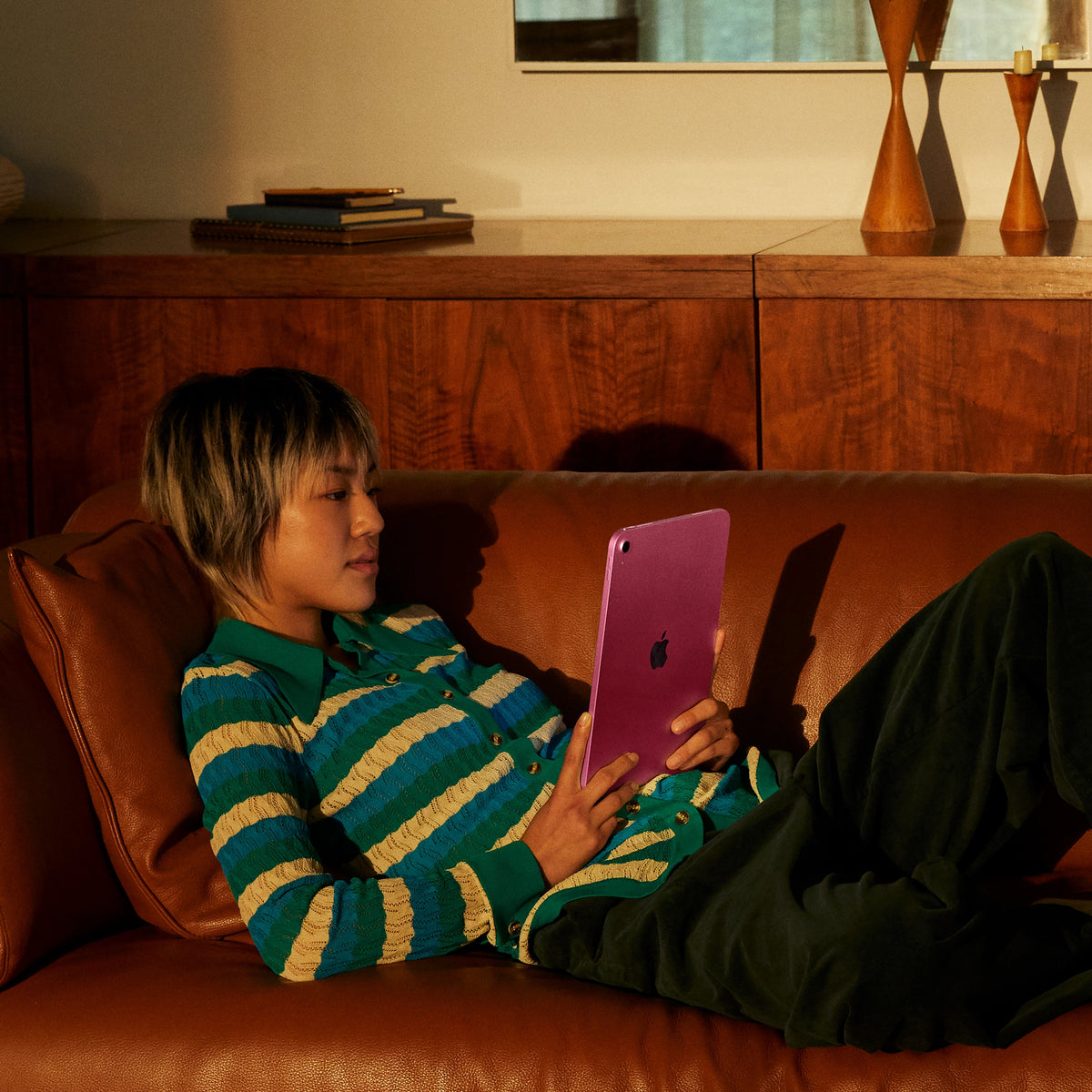iPad_A16_WiFi_Blue_PDP_Image_Position_6__WWEN