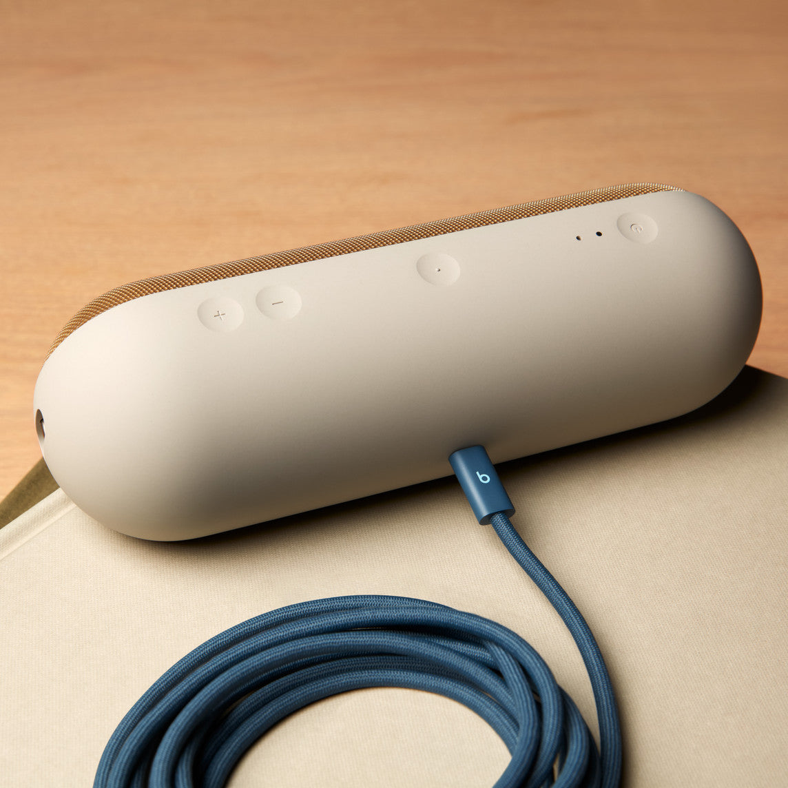 Beats USB‑C to USB‑C Woven Cable (3 m / 10 ft) – Nitro Navy