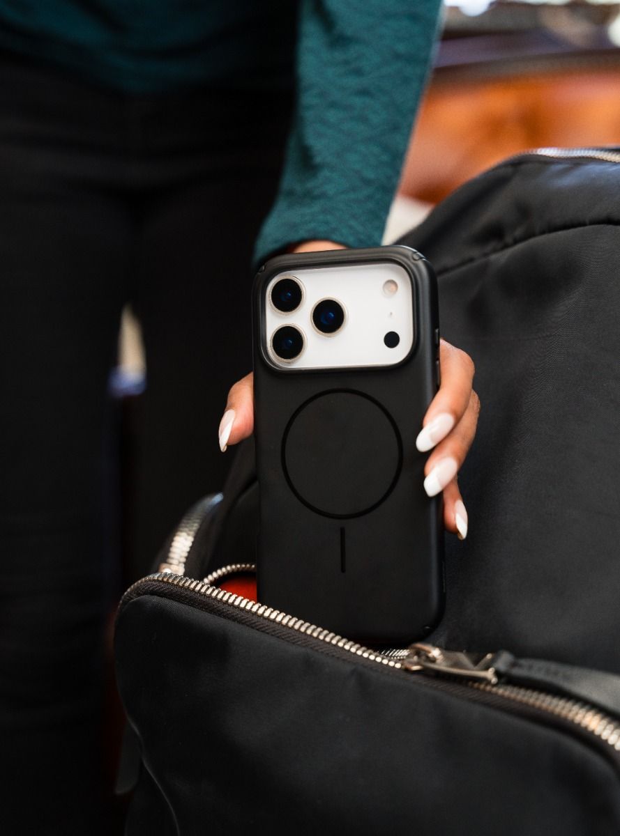Moov Protect Case with MagSafe for iPhone 17 Pro - Black