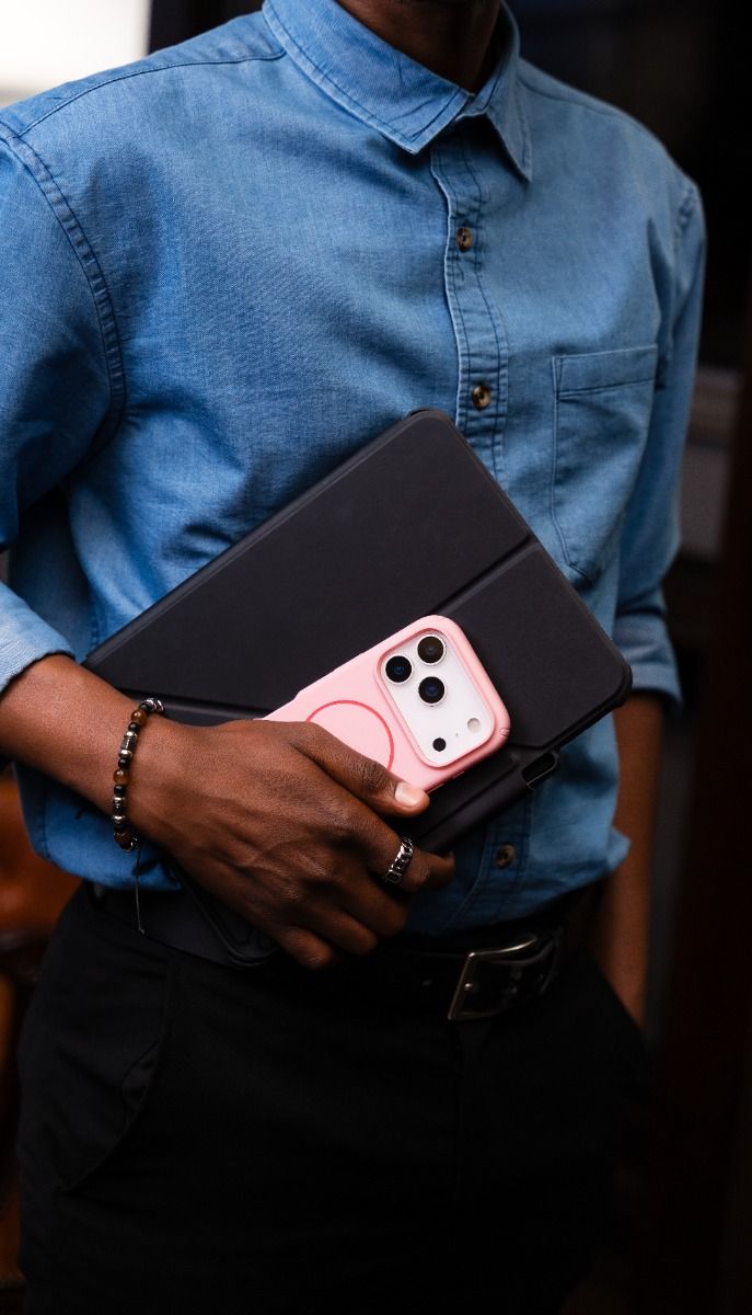 Moov Protect Case with MagSafe for iPhone 17 - Dusty Pink