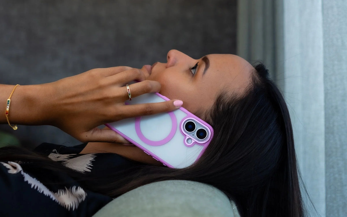 Moov Luxe Edge MagSafe Case for iPhone 16 - Pink