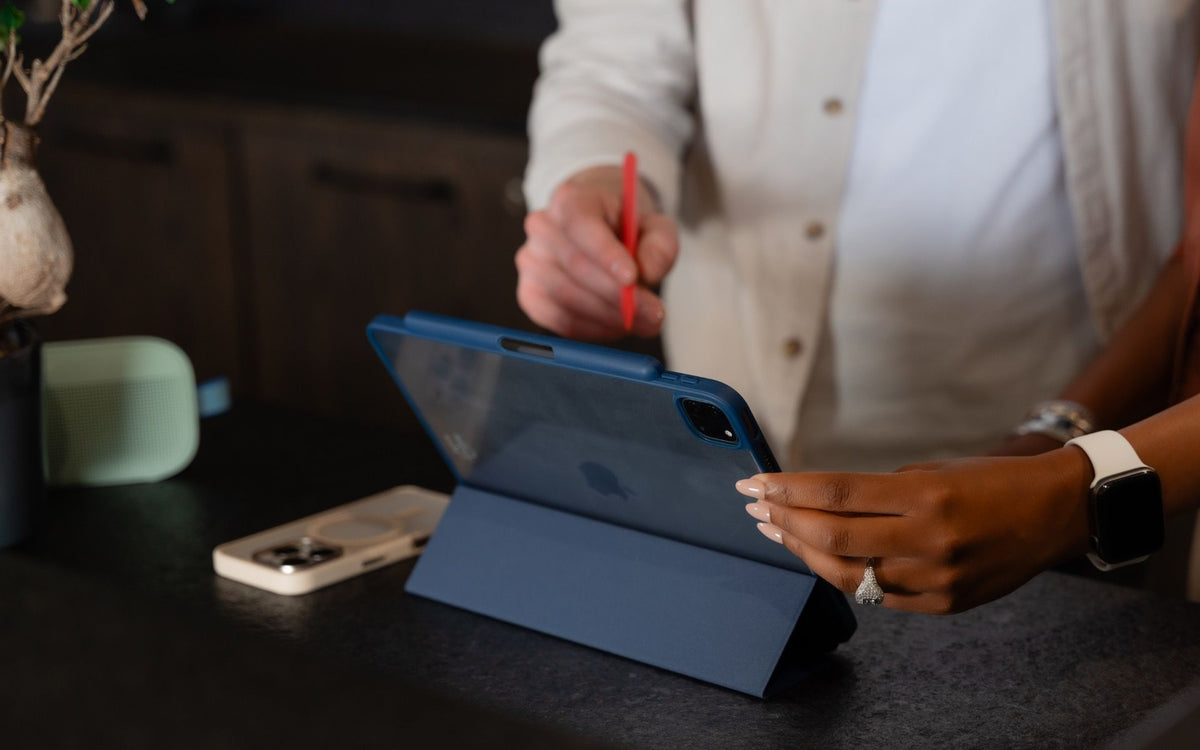 Moov Aspect Tri-Fold Folio Case For iPad Pro 13-inch (M5/M4) - Blue