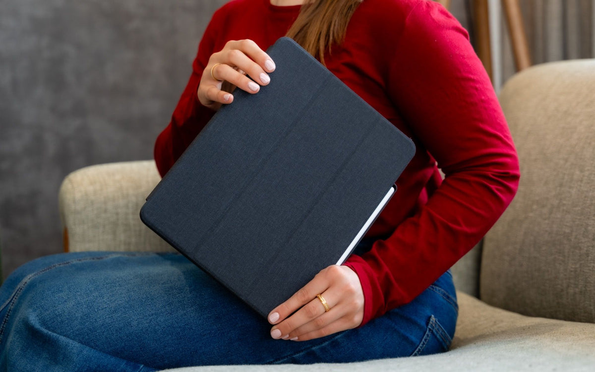 Moov Aspect Tri-Fold Folio Case For iPad Pro 13-inch (M5/M4) - Charcoal grey