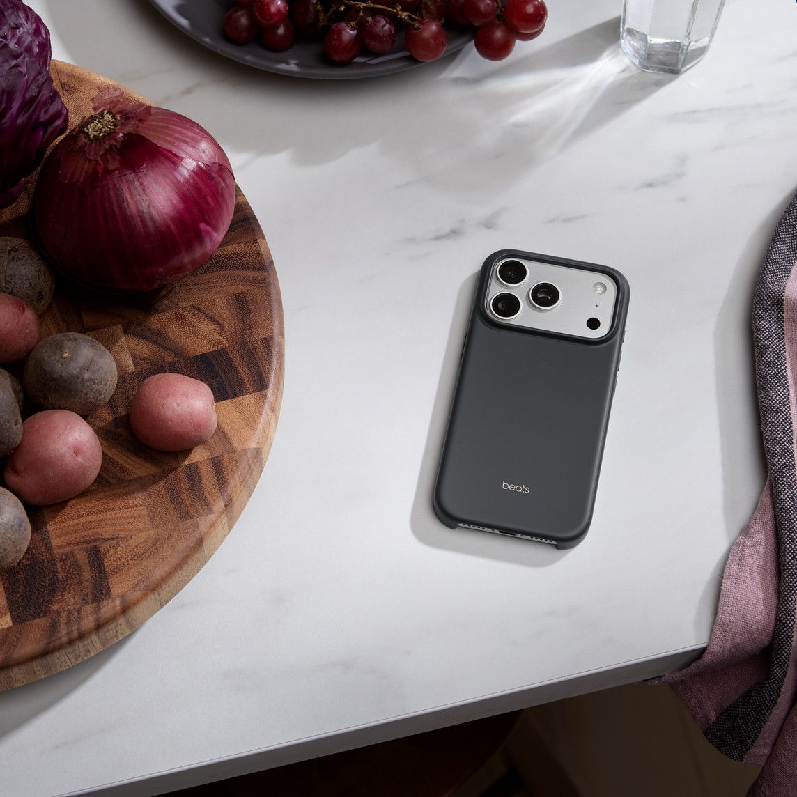 Beats Case with MagSafe and Camera Control for iPhone 17 Pro - Granite Grey