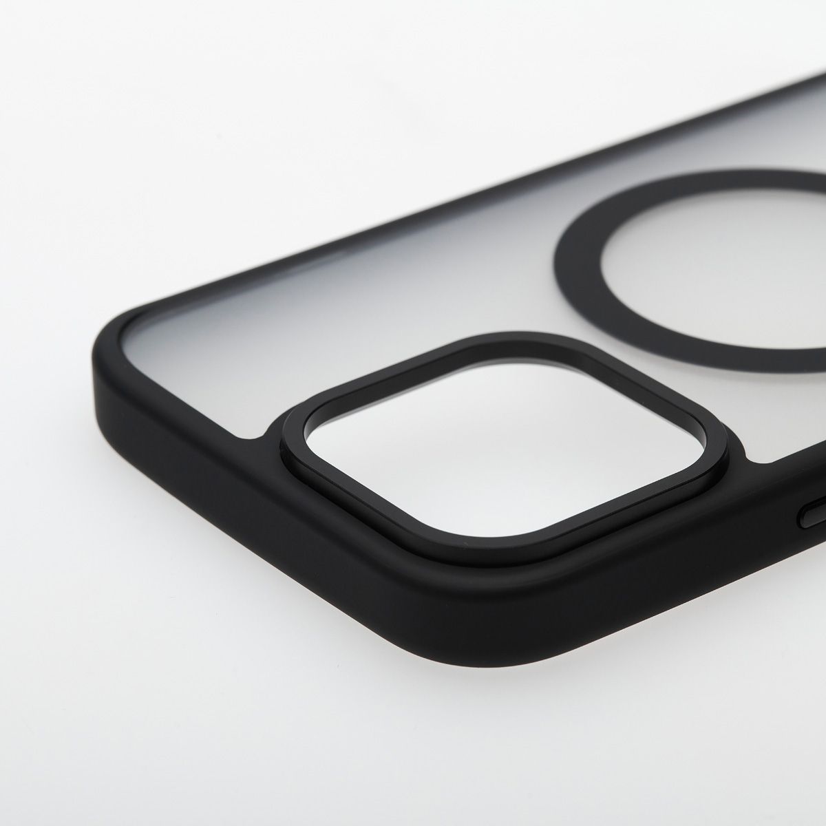 Moov Luxe Edge MagSafe Case for iPhone 16 Pro - Black